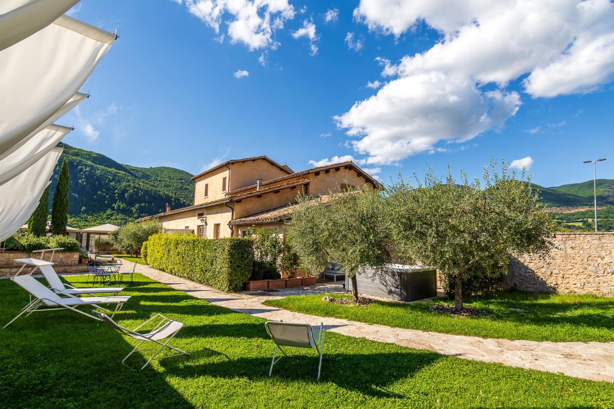 Ex Convento Santa Croce-Country Resort SantʼAnatolia di Narco Zewnętrze zdjęcie
